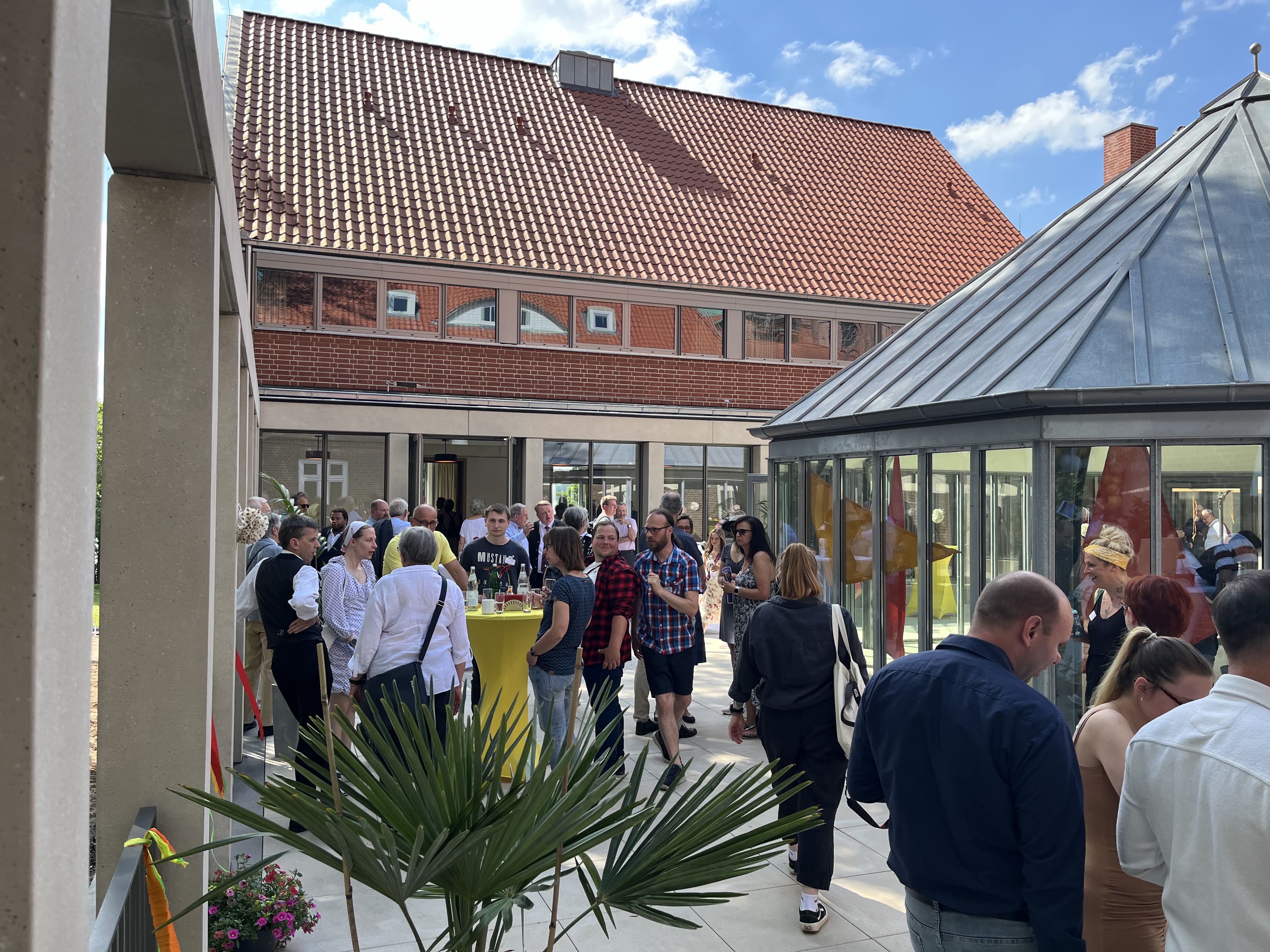 Hof Campus Ratzeburg mit Blick auf Neubau